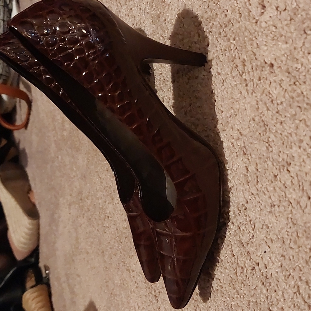 Heels - Picture 2 of 4